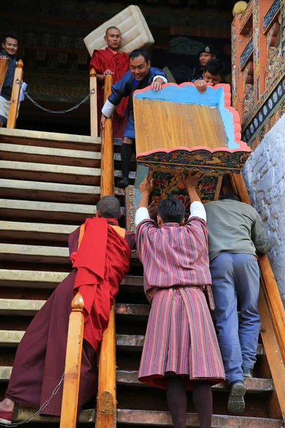 Budist rahipler sunak, Bhutan taşıma — Stok fotoğraf