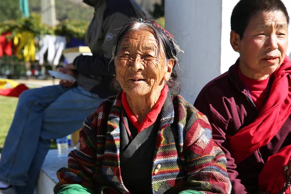 Peregrinos femininos coloridos, Thimphu, Butão — Fotografia de Stock