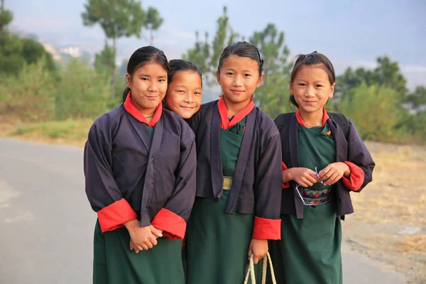 Niños de la escuela feliz, Bután Imagen de stock