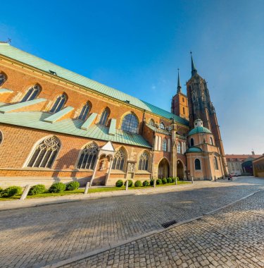 Wroclaw Katedralin arka tarafının Panoraması