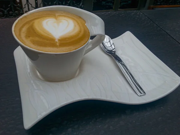 Cafe Latte Mit Herz Latte Kunst Tasse Stand — Stockfoto