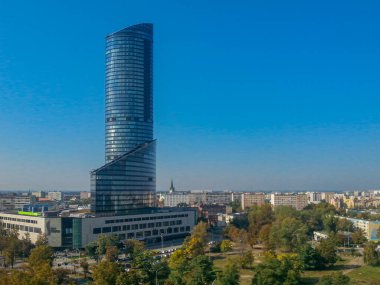 Wroclaw 30 Eylül 2017 Güneşli sabahta Gökyüzü Kulesi