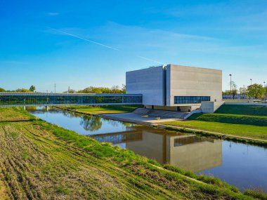 Poznan 22 Nisan 2018 Poznan Galerisi Kapısı Nehre Yansıyor