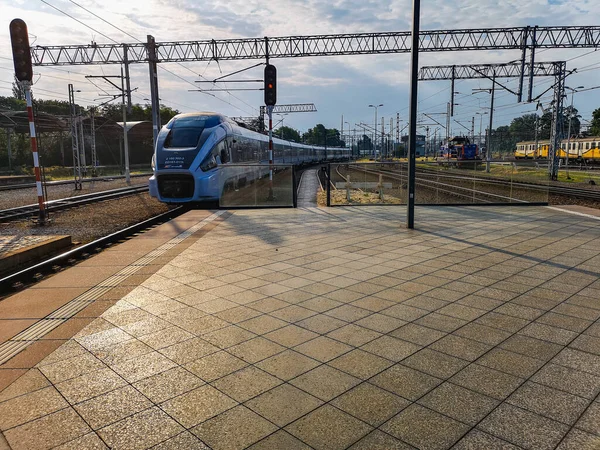 Wroclaw Haziran 2018 Treni Ana Tren Istasyonuna Yanaşıyor — Stok fotoğraf