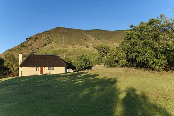 Υπόλοιπα σπίτια στο βουνό Royal Natal Park Drakensberg — Φωτογραφία Αρχείου