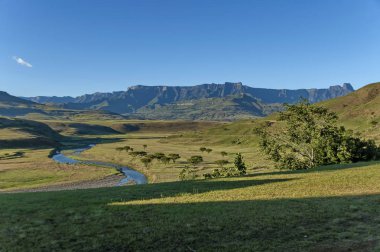 Bir vadi Drakensberg dağ parçası