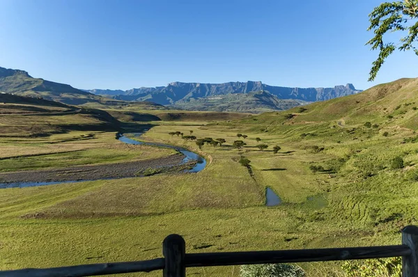 Landscape to Amphitheatre in Drakensberg mountain — Stock Photo, Image