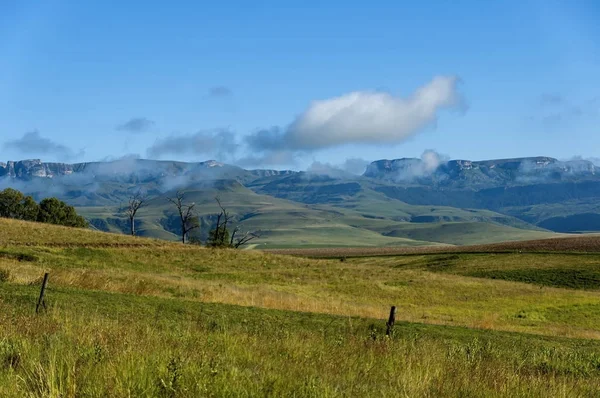 Drakensberg Dağı'na görüntülemek — Stok fotoğraf