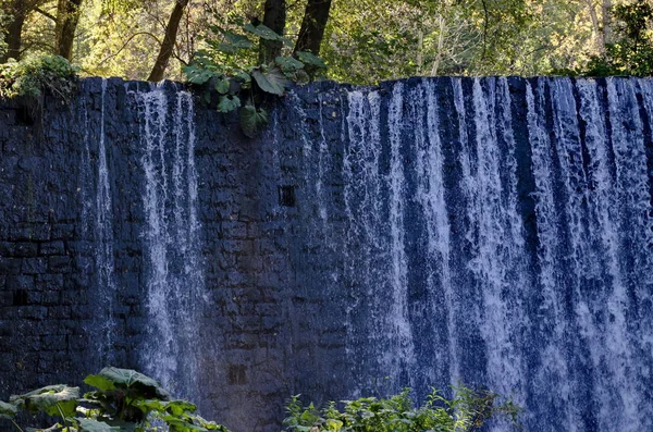 保加利亚Vitosha山Pancharevo村秋季Bistritsa河瀑布 — 图库照片