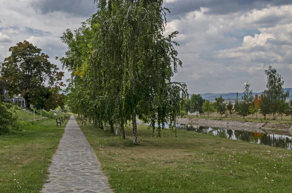 Πόλη Ντελτσέβο Τοπίο Κοντά Στον Ποταμό Μπρεγκαλνίτσα Πγδμ — Φωτογραφία Αρχείου