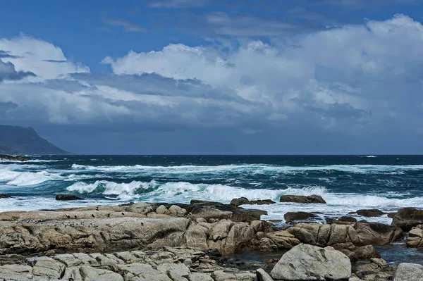 Riva Del Mare Sull Oceano Atlantico Città Del Capo Sud — Foto Stock