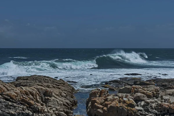 Cape Town, Güney Afrika 'daki Atlantik Okyanusu kıyısında