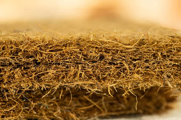 Relleno de colchones. Coco de coco. Cáscara de coco rallada para la producción de colchones . — Foto de Stock