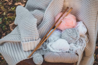 Örgü örmek için iplikler. Hobi olarak örgü örüyorum. Örgü için aksesuarlar