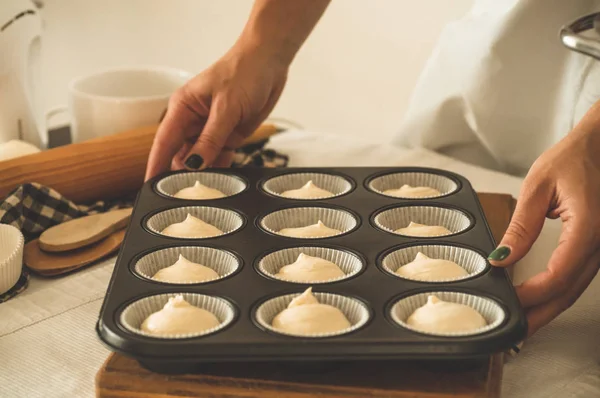 Ingrediënten voor meelproducten of dessert. Cupcakes bakken. Landelijke of rustieke stijl — Stockfoto