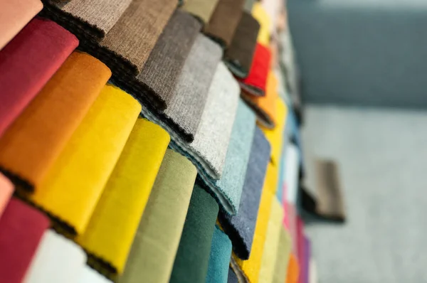 Döşeme kumaşı örnekleri. Mobilya döşemesi için kumaş. Tekstil endüstrisi geçmişi — Stok fotoğraf