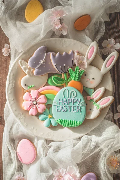 Happy Easter. Multi-colored pastel easter cookies on a wooden background. — Stock Photo, Image