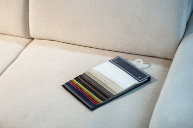 Çok renkli taklit deri kataloğu. Deri kumaş örnekleri. Sektör arkaplanı