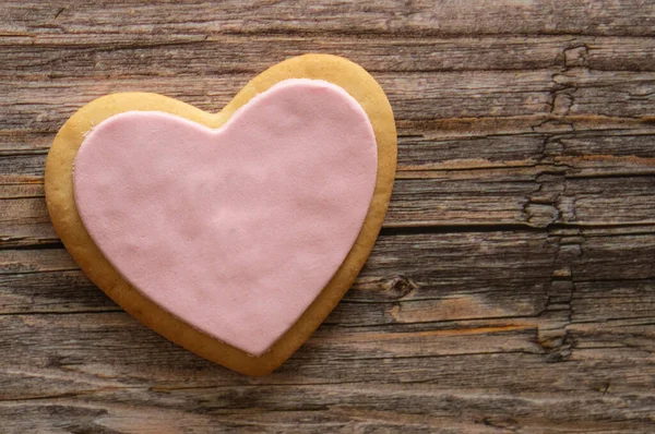 Kue dengan tulisan Cinta Anda di latar belakang kayu. Latar belakang musim semi . — Stok Foto
