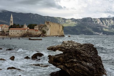Eski Budva 'nın güzel manzarası, mongol.