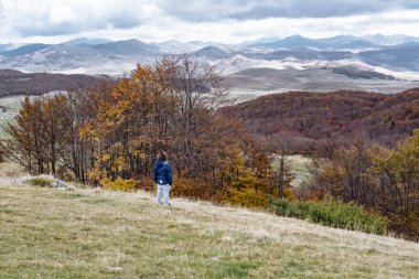 Durmitor dağlar, Monte arıyorsunuz komik şapkalı küçük çocuk