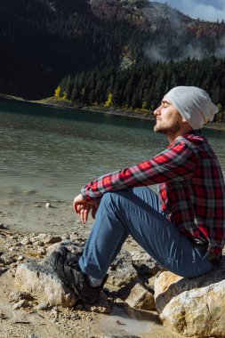 Kara Göl, manzarayı hipster seyahat Durmitor Ulusal 