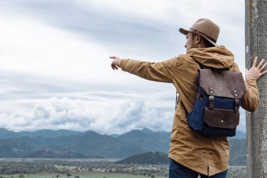 Adam Gezgin şapka ve doğal surround zevk sırt çantası