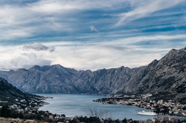 Lovcen dağın Karadağ'dan Kotor eski şehrin görünümü.