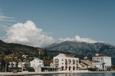 Tivat şehir çıkabilir. Görünüm ve VI Porto Karadağ oteller