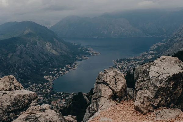 Тоновані фото Котор в Чорногорії - вид з гори — стокове фото