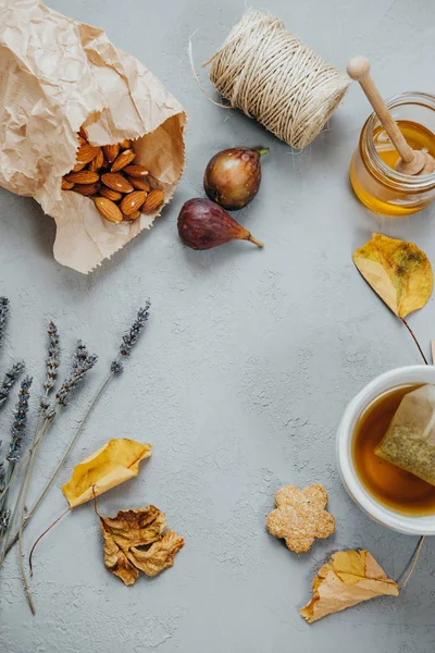 Metin için yer: bitki çayı, badem, üzüm, bal, incir, Kuru le