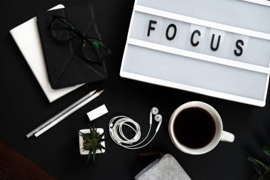 Motivasyon ofis tablo Masası. Çalışma günlüğü, bitki, headp