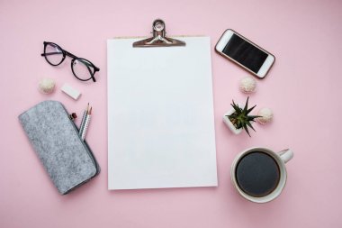 Çalışma alanı iş serbest kavramı ile kağıt, defter, p