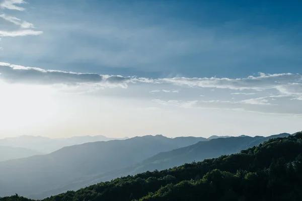 Komovi berge in montenegro, sommerzeit, das dorf andri — Stockfoto