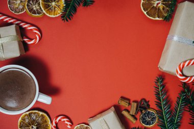 Çam ağacı, sıcak çikolata, Hediyelik, şeker c ile Noel dekorasyon