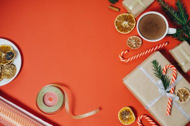 Çam ağacı, sıcak çikolata, Hediyelik, şeker ile tatil arka plan olabilir