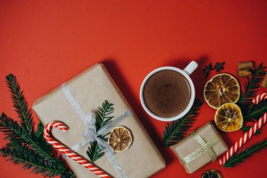 Çam ağacı, sıcak çikolata, Hediyelik, şeker ile tatil arka plan olabilir