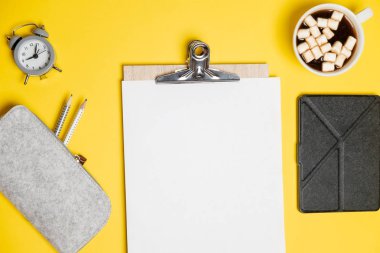 Yeni yıl Çözünürlük 2018, sıcak kakao marshmallows öldürülecek bir tarih ile