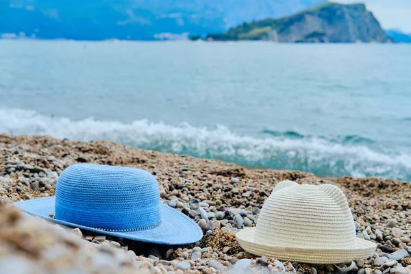 Chapeaux Blancs Bleus Sur Côte Adriatique Tourisme Concept Vacances — Photo