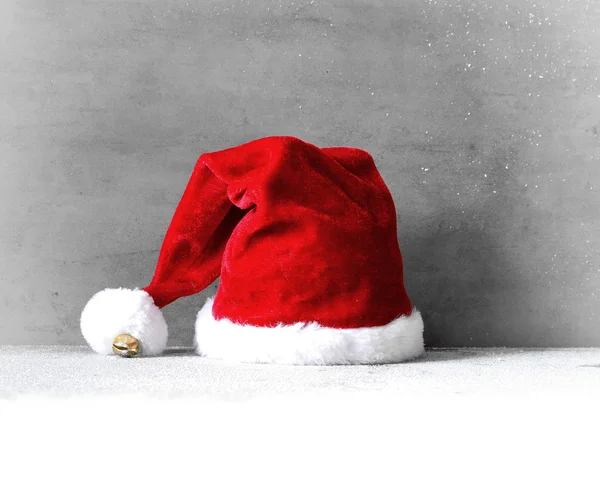 Kerstmis grijze achtergrond met KERSTMUTS. Gelukkig Nieuwjaar — Stockfoto