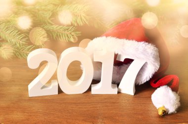 Beyaz resimler 2017. Noel Baba şapkası, Ladin şube ve Noel süsleri