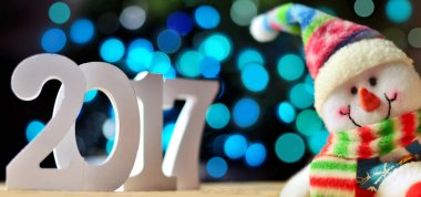 İşareti 2017 ve kardan adam ile Noel arka plan .