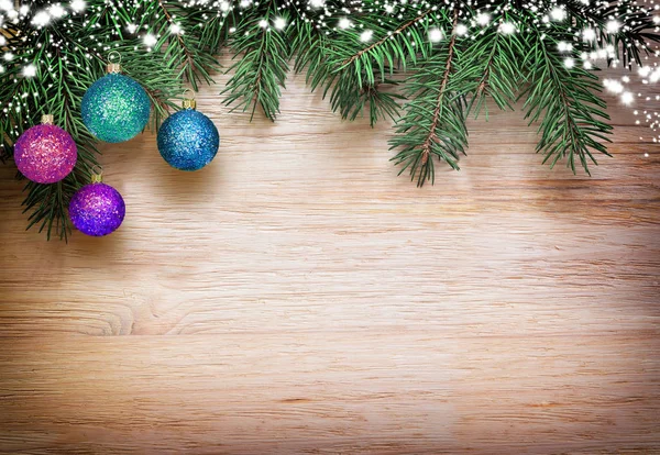 Kerstmis achtergrond fir tree brunches en decoraties — Stockfoto