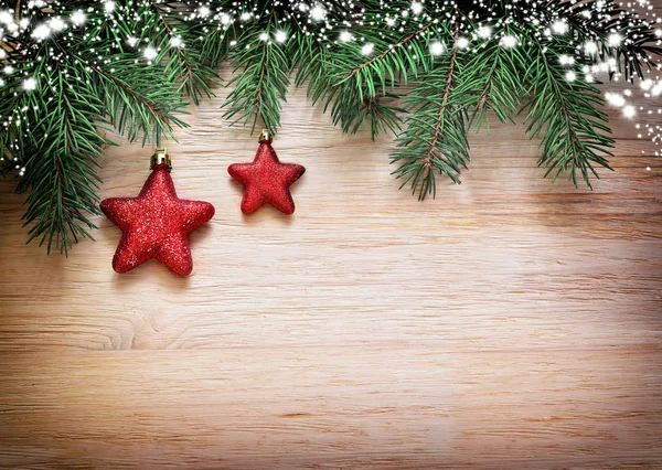 Kerstdecoratie. Rode ster op houten achtergrond — Stockfoto