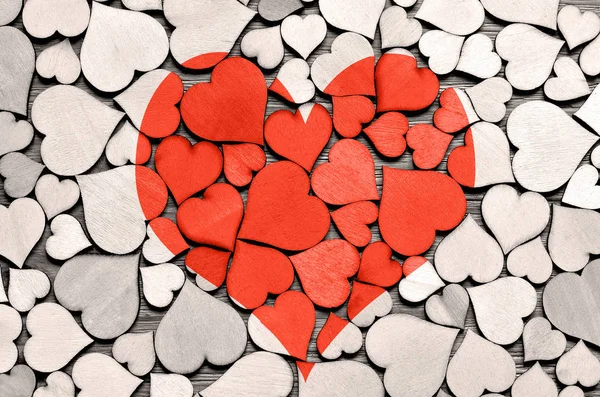 Coeur en bois rouge sur fond de coeur, concept de Saint Valentin . — Photo