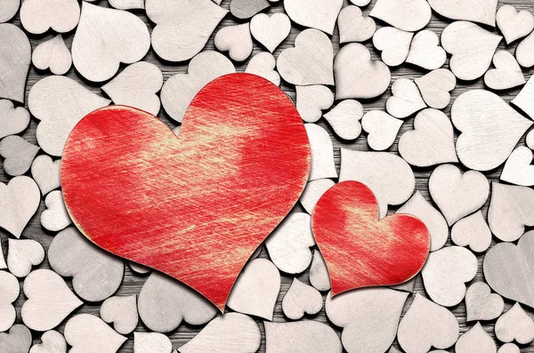 Фон, створений з червоних і сірих дерев'яних сердець — стокове фото