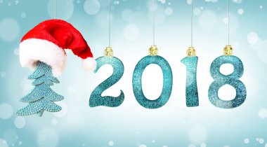 Gümüş parlak rakamını glitter arka plan üzerinde ayarlayın. Yeni yıl 2018 arka plan. Noel