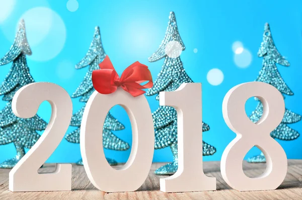Yeni Yılınız Kutlu Olsun. 2018 numaraları mavi zemin üzerine.