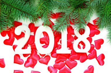 Yeni Yılınız Kutlu Olsun. 2018 numaraları kırmızı kalpler arka plan üzerinde.