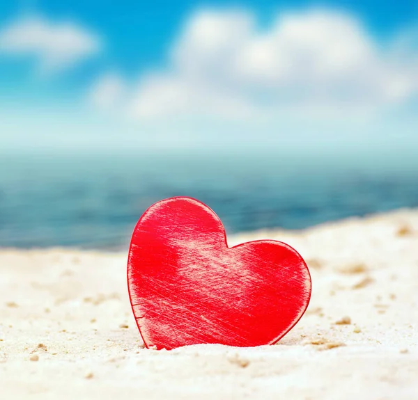 Coeur sur la plage d'été — Photo